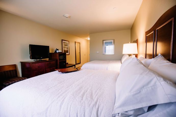 Imagen de la habitación del Hotel Hampton Inn and Suites Minot Airport. Foto 12