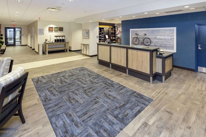 Imagen de los interiores del Hotel Hampton Inn and Suites Morgantown / University Town Centre. Foto 18