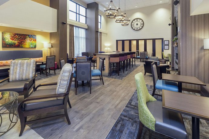 Imagen de los interiores del Hotel Hampton Inn and Suites Morgantown / University Town Centre. Foto 20