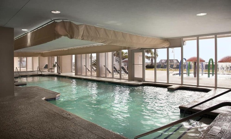 Imagen de la piscina del Hotel Hampton Inn and Suites Myrtle Beach/oceanfront. Foto 14