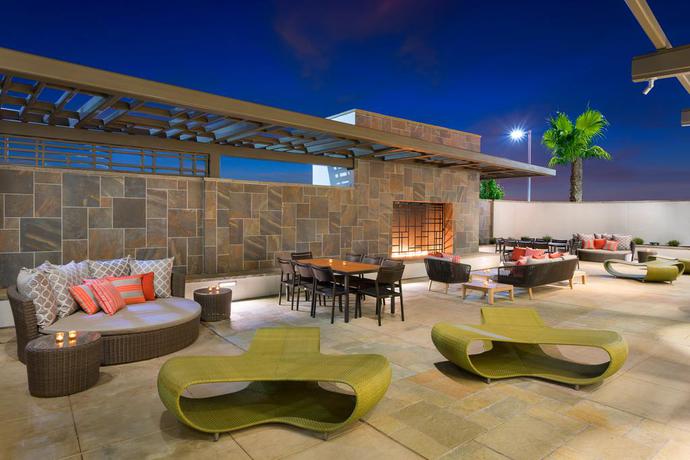 Imagen del bar/restaurante del Hotel Hampton Inn and Suites Napa. Foto 2