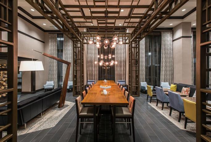 Imagen del bar/restaurante del Hotel Hampton Inn and Suites Napa. Foto 3