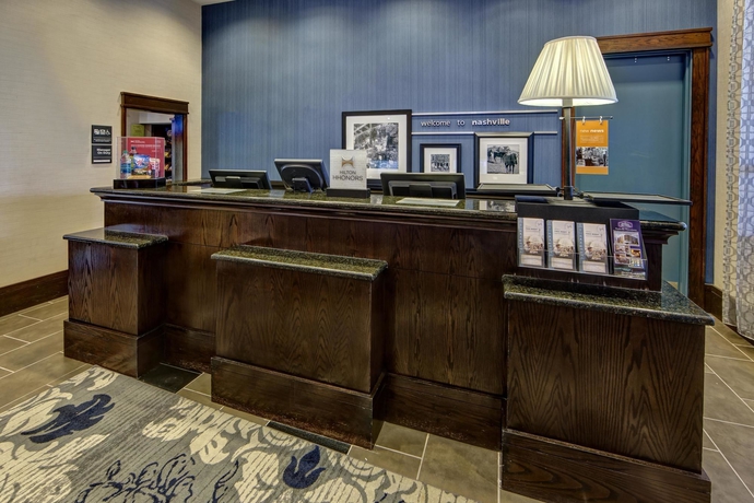 Imagen de los interiores del Hotel Hampton Inn and Suites Nashville Downtown. Foto 9