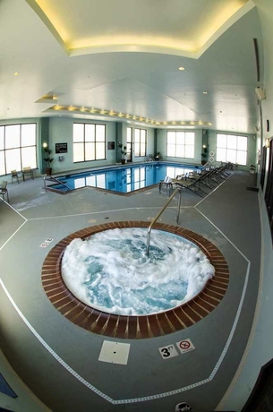 Imagen de la piscina del Hotel Hampton Inn and Suites Nashville Downtown. Foto 15