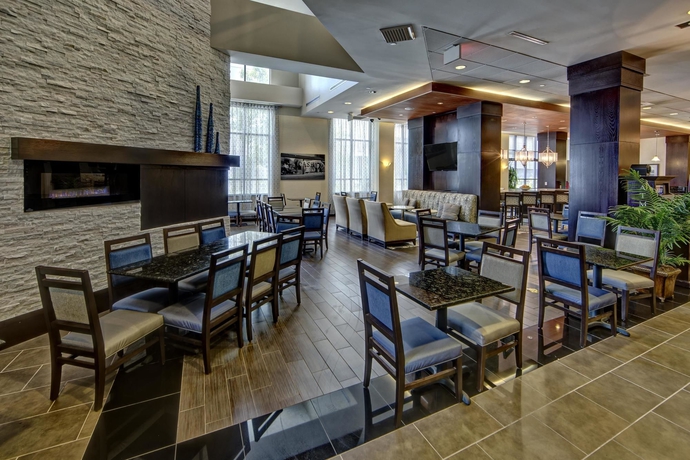 Imagen del bar/restaurante del Hotel Hampton Inn and Suites Nashville Downtown. Foto 3