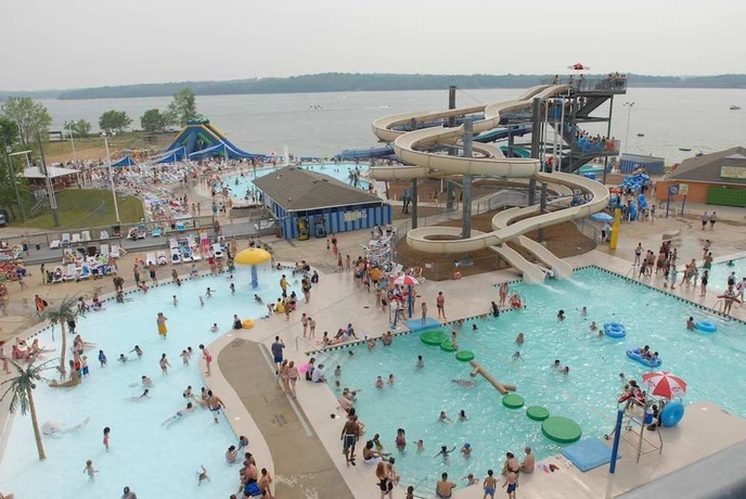 Imagen de la piscina del Hotel Hampton Inn and Suites Nashville-airport. Foto 15