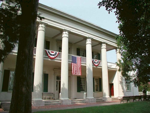 Imagen de los exteriores del Hotel Hampton Inn and Suites Nashville-airport. Foto 6