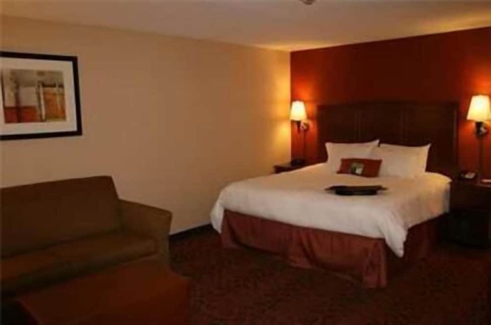 Imagen de la habitación del Hotel Hampton Inn and Suites New Castle. Foto 13