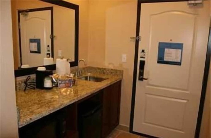 Imagen de la habitación del Hotel Hampton Inn and Suites New Castle. Foto 15