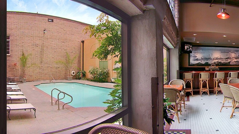 Imagen de la piscina del Hotel Hampton Inn and Suites New Orleans Convention Center. Foto 9