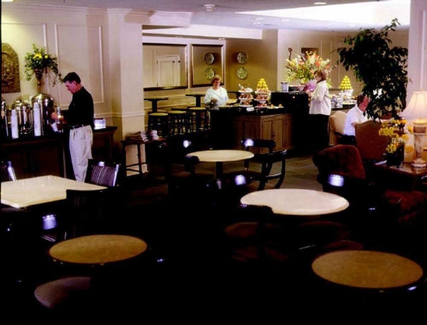 Imagen del bar/restaurante del Hotel Hampton Inn and Suites New Orleans Downtown (french Qtr Area). Foto 4