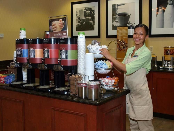 Imagen del bar/restaurante del Hotel Hampton Inn and Suites Newark-harrison-riverwalk. Foto 2