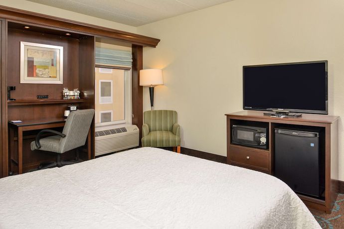 Imagen de la habitación del Hotel Hampton Inn and Suites Newport News (Oyster Point). Foto 3