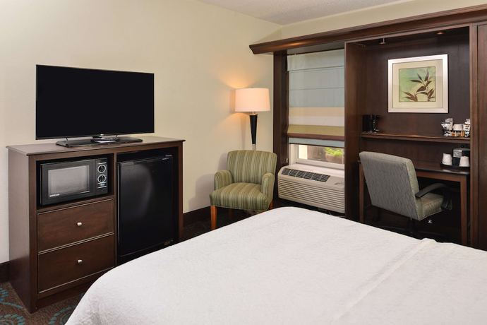 Imagen de la habitación del Hotel Hampton Inn and Suites Newport News (Oyster Point). Foto 6