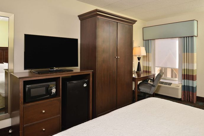 Imagen de la habitación del Hotel Hampton Inn and Suites Newport News (Oyster Point). Foto 7