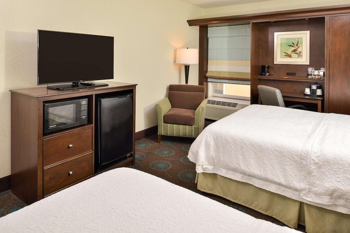 Imagen de la habitación del Hotel Hampton Inn and Suites Newport News (Oyster Point). Foto 13
