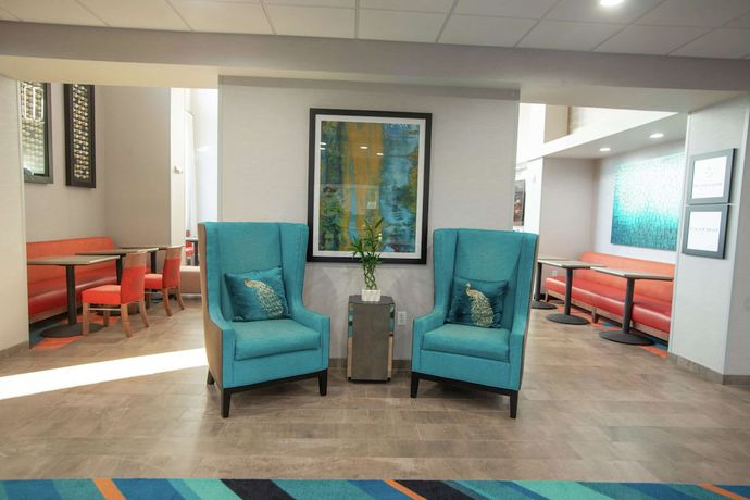 Imagen de los interiores del Hotel Hampton Inn and Suites Oklahoma City/Quail Springs. Foto 17