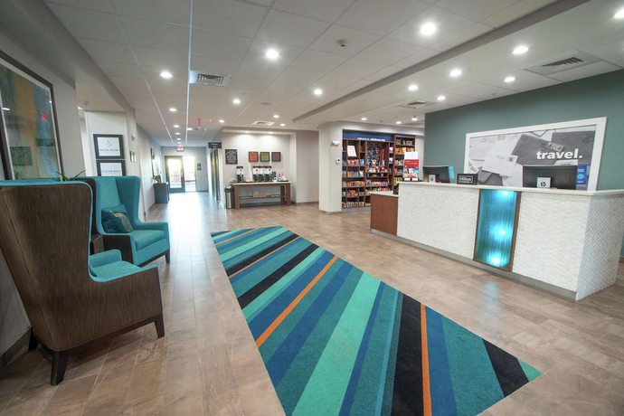 Imagen de los interiores del Hotel Hampton Inn and Suites Oklahoma City/Quail Springs. Foto 18
