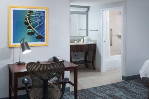 Imagen de la habitación del Hotel Hampton Inn and Suites Oklahoma City-bricktown. Foto 7