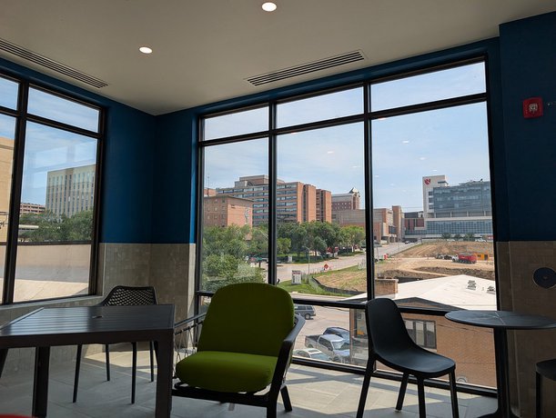 Imagen de los interiores del Hotel Hampton Inn and Suites Omaha Un Medical Center Area. Foto 4