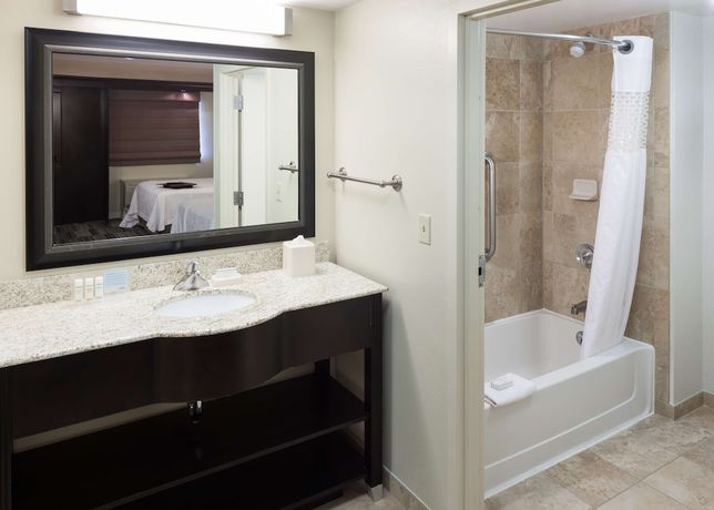 Imagen de la habitación del Hotel Hampton Inn and Suites Omaha-Downtown. Foto 10