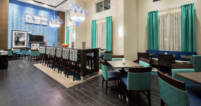 Imagen de los interiores del Hotel Hampton Inn and Suites Orlando near Seaworld. Foto 16