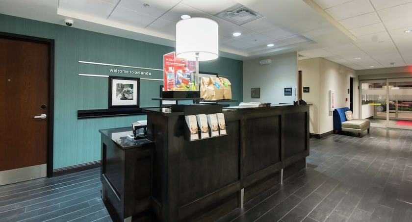 Imagen de los interiores del Hotel Hampton Inn and Suites Orlando near Seaworld. Foto 17