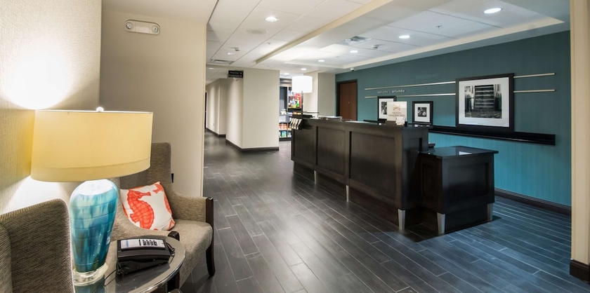 Imagen de los interiores del Hotel Hampton Inn and Suites Orlando near Seaworld. Foto 18