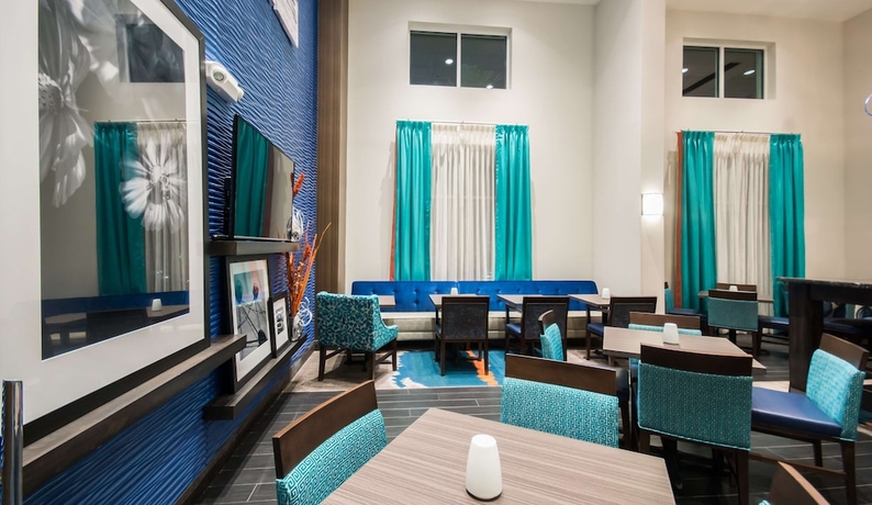 Imagen de los interiores del Hotel Hampton Inn and Suites Orlando near Seaworld. Foto 19