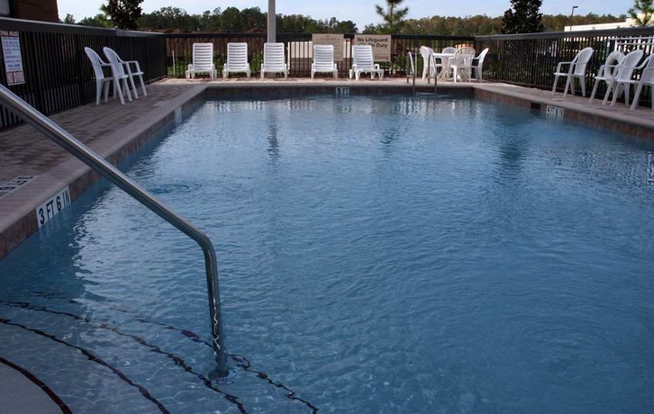 Imagen de la piscina del Hotel Hampton Inn and Suites Orlando-john Young Pkwy/s. Park. Foto 12