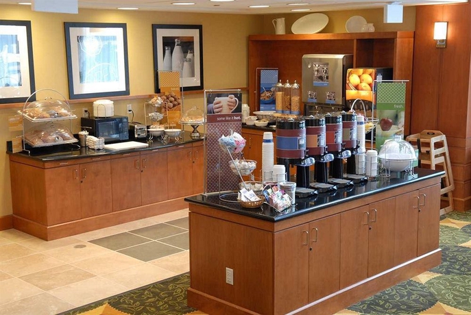 Imagen del bar/restaurante del Hotel Hampton Inn and Suites Orlando-south Lake Buena Vista. Foto 3