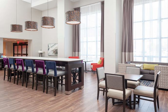 Imagen de los interiores del Hotel Hampton Inn and Suites Overland Park South. Foto 11