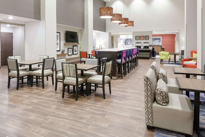 Imagen de los interiores del Hotel Hampton Inn and Suites Overland Park South. Foto 12
