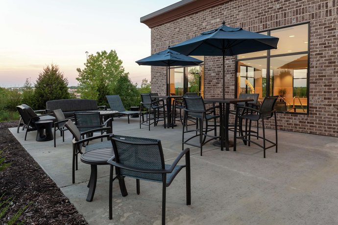 Imagen de los exteriores del Hotel Hampton Inn and Suites Overland Park South. Foto 10