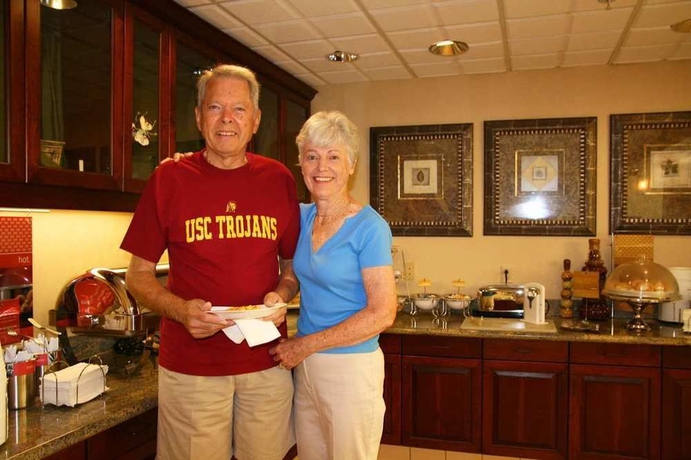 Imagen de la habitación del Hotel Hampton Inn and Suites Palm Desert. Foto 2