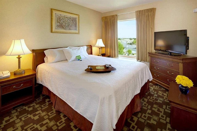 Imagen de la habitación del Hotel Hampton Inn and Suites Palm Desert. Foto 6