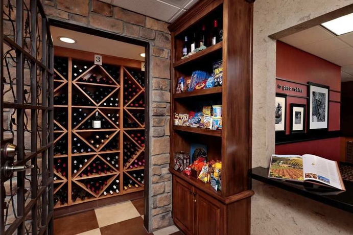 Imagen del bar/restaurante del Hotel Hampton Inn and Suites Paso Robles. Foto 5