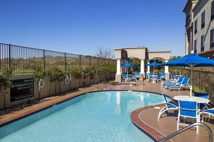 Imagen de la piscina del Hotel Hampton Inn and Suites Paso Robles. Foto 16