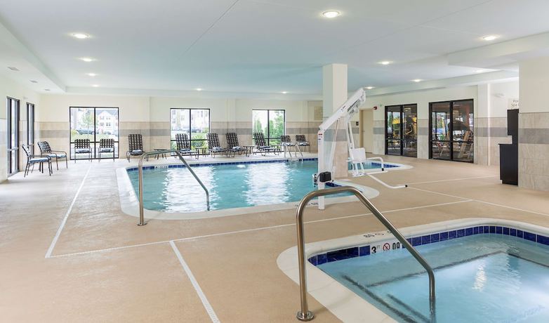 Imagen de la piscina del Hotel Hampton Inn and Suites Philadelphia Montgomeryville. Foto 20