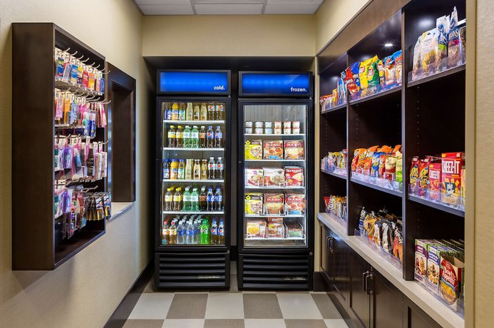 Imagen del bar/restaurante del Hotel Hampton Inn and Suites Philadelphia Montgomeryville. Foto 3