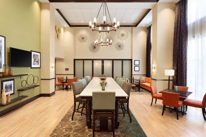 Imagen del bar/restaurante del Hotel Hampton Inn and Suites Philadelphia Montgomeryville. Foto 4
