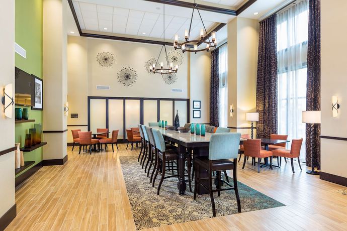 Imagen de los interiores del Hotel Hampton Inn and Suites Philadelphia Montgomeryville. Foto 19