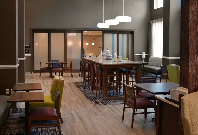 Imagen de los interiores del Hotel Hampton Inn and Suites Philadelphia/media. Foto 17