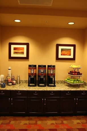 Imagen del bar/restaurante del Hotel Hampton Inn and Suites Phoenix Chandler-fashion Center Az. Foto 2