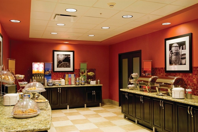 Imagen del bar/restaurante del Hotel Hampton Inn and Suites Phoenix Chandler-fashion Center Az. Foto 3