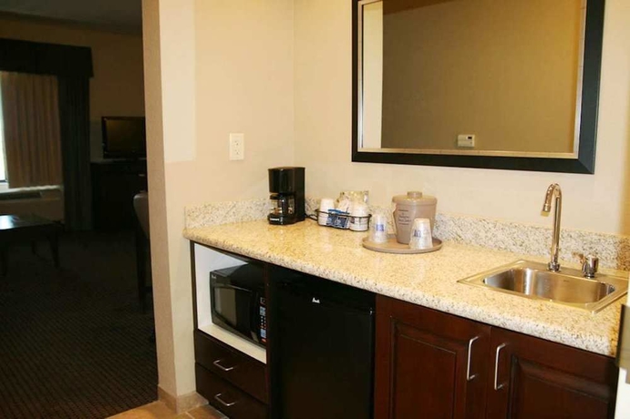 Imagen del bar/restaurante del Hotel Hampton Inn and Suites Phoenix Glendale-westgate. Foto 2