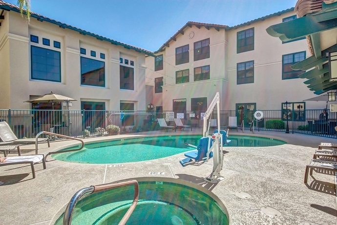 Imagen de la piscina del Hotel Hampton Inn and Suites Phoenix-goodyear. Foto 17