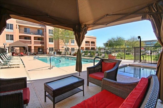 Imagen de la piscina del Hotel Hampton Inn and Suites Phoenix/scottsdale. Foto 15