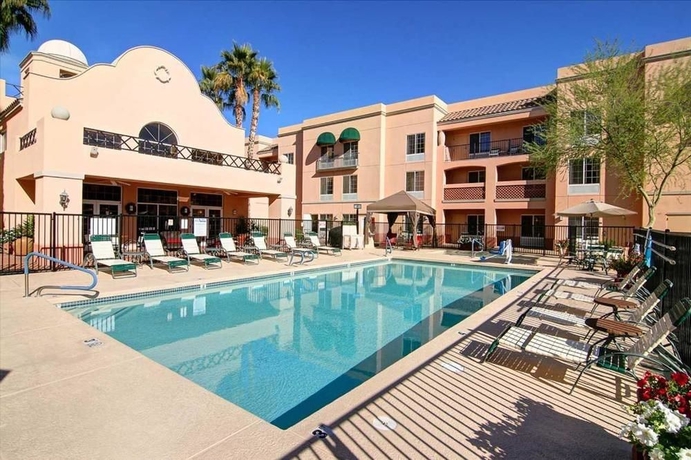 Imagen de la piscina del Hotel Hampton Inn and Suites Phoenix/scottsdale. Foto 16