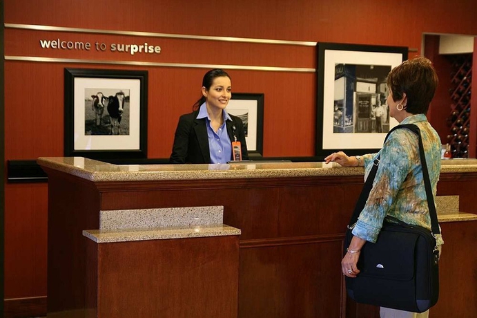 Imagen de los interiores del Hotel Hampton Inn and Suites Phoenix-surprise. Foto 4